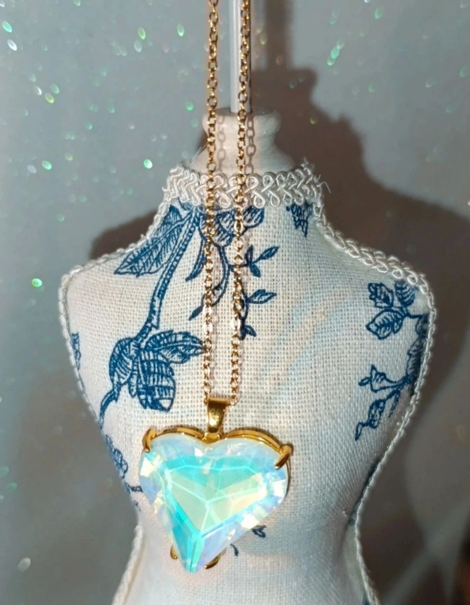 Collar acero dorado corazón acrílico blanco 48 cms – photo 3